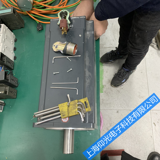 ע�ܙC(j��)�����ŷ�늙C(j��)��Ҋ(ji��n)���ϾS��-���M(f��i)����