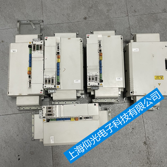 MotiFlex e180/ABB������E1053���ϾS���v��